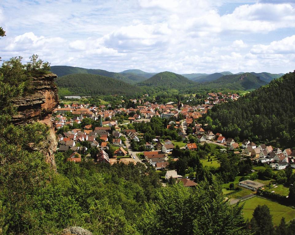 Zum Ochsen Hotel Hauenstein Exterior photo